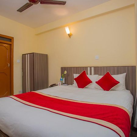 Oyo 297 Hotel Aayam Катманду Екстериор снимка