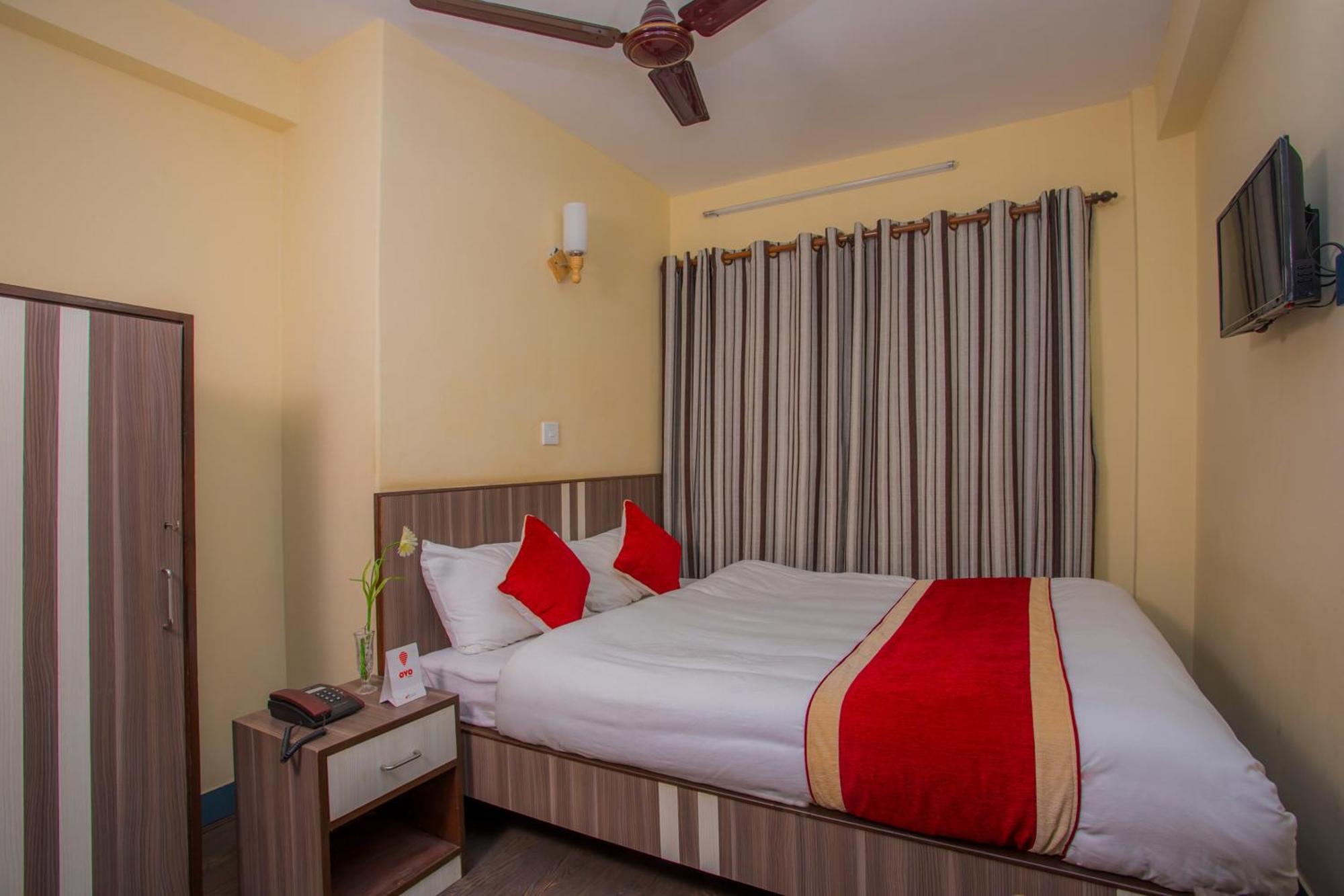 Oyo 297 Hotel Aayam Катманду Екстериор снимка