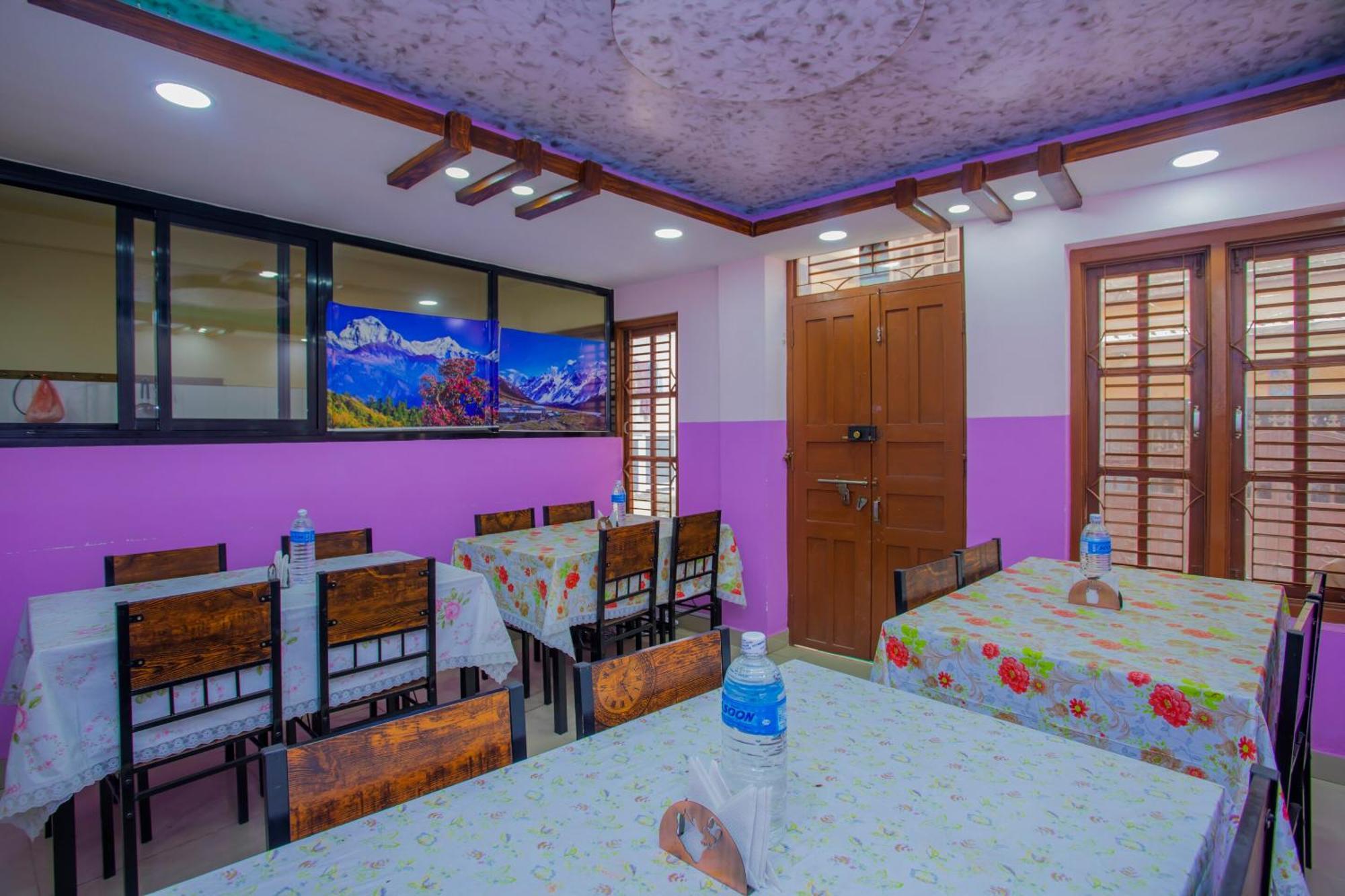 Oyo 297 Hotel Aayam Катманду Екстериор снимка