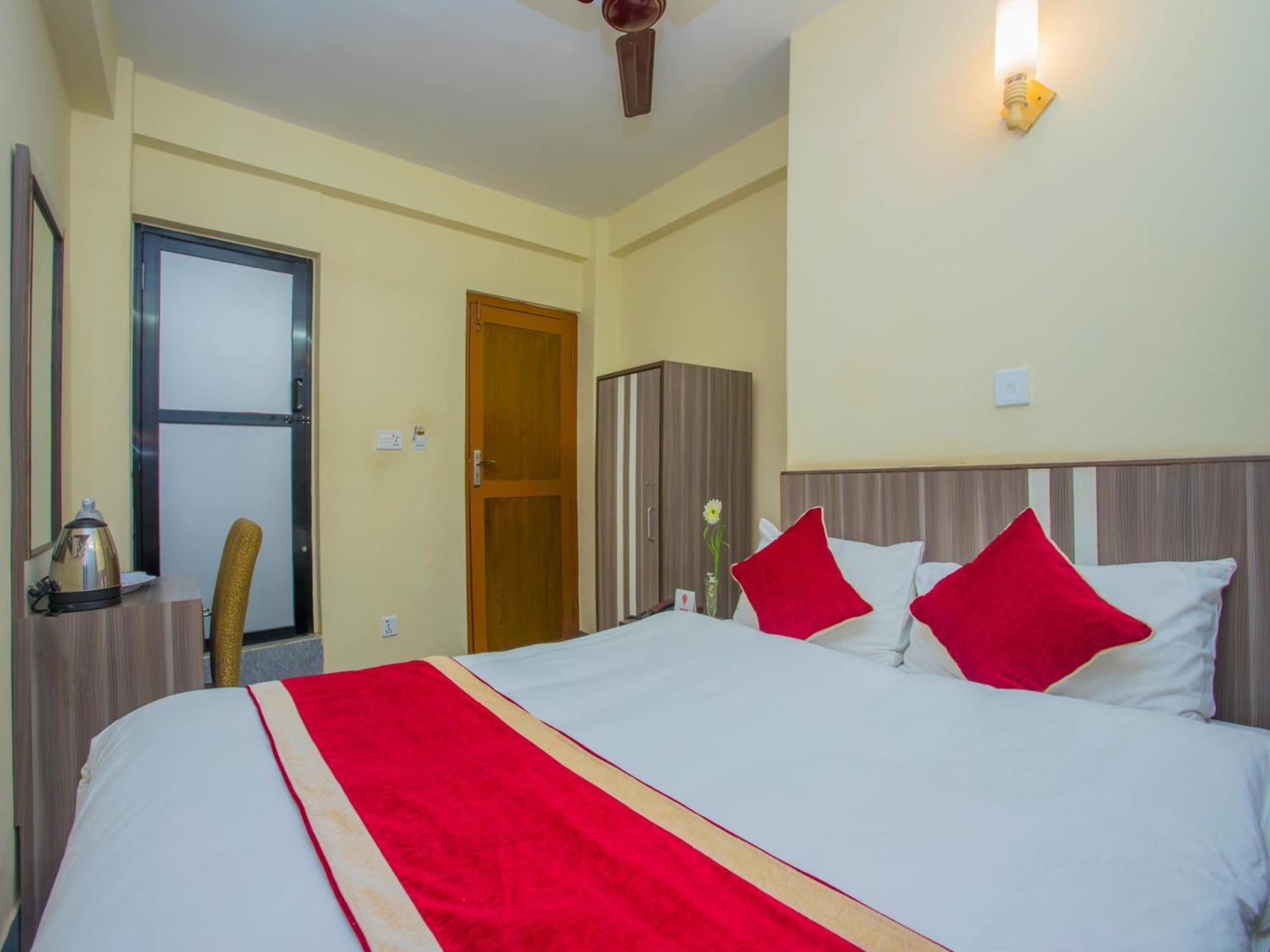 Oyo 297 Hotel Aayam Катманду Екстериор снимка