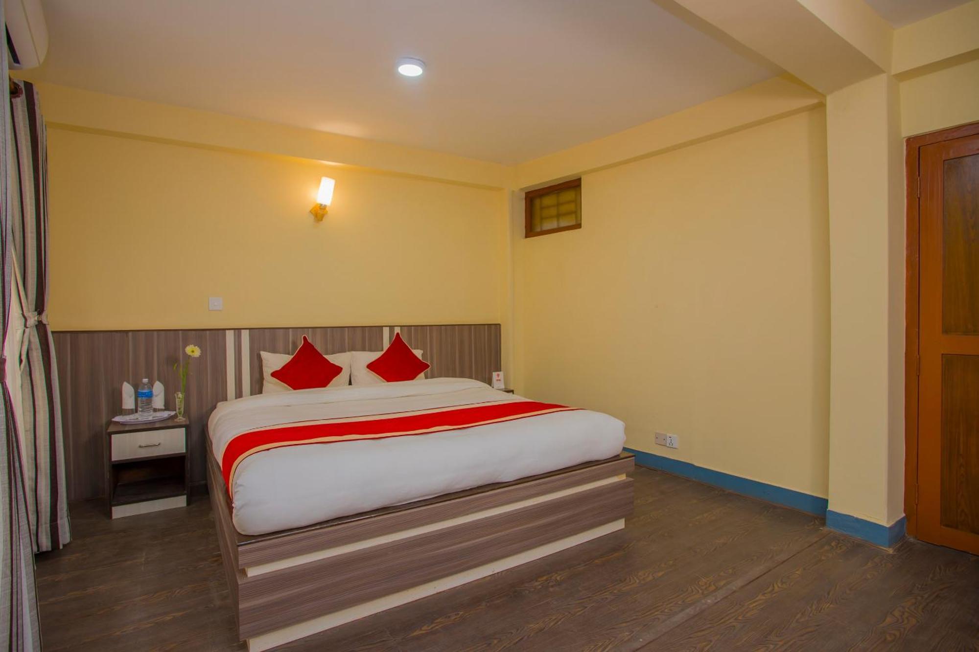 Oyo 297 Hotel Aayam Катманду Екстериор снимка