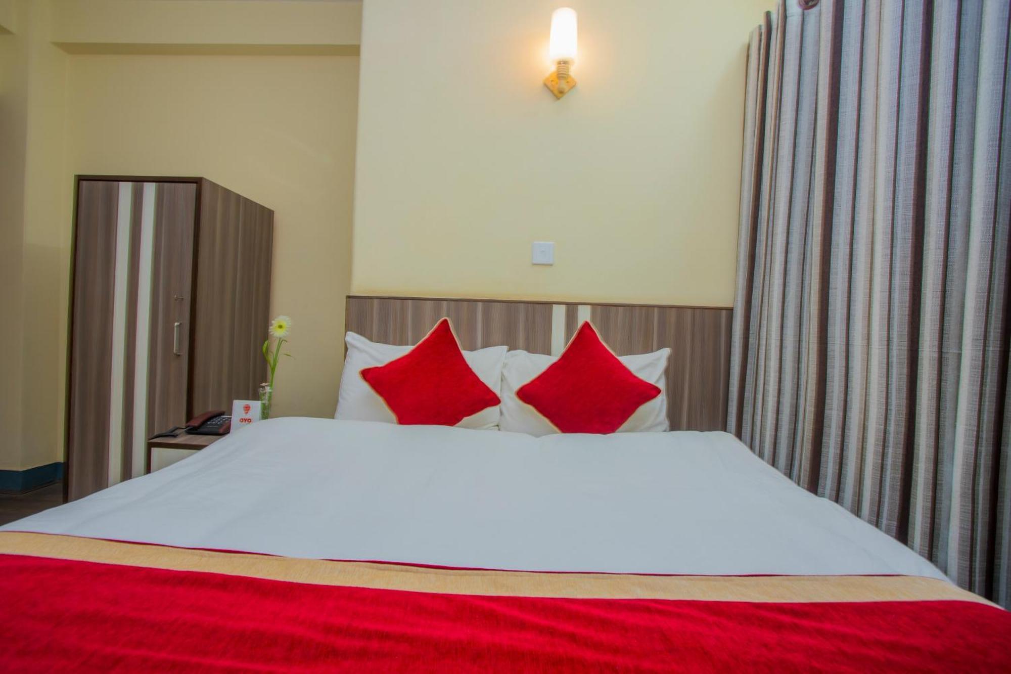 Oyo 297 Hotel Aayam Катманду Екстериор снимка