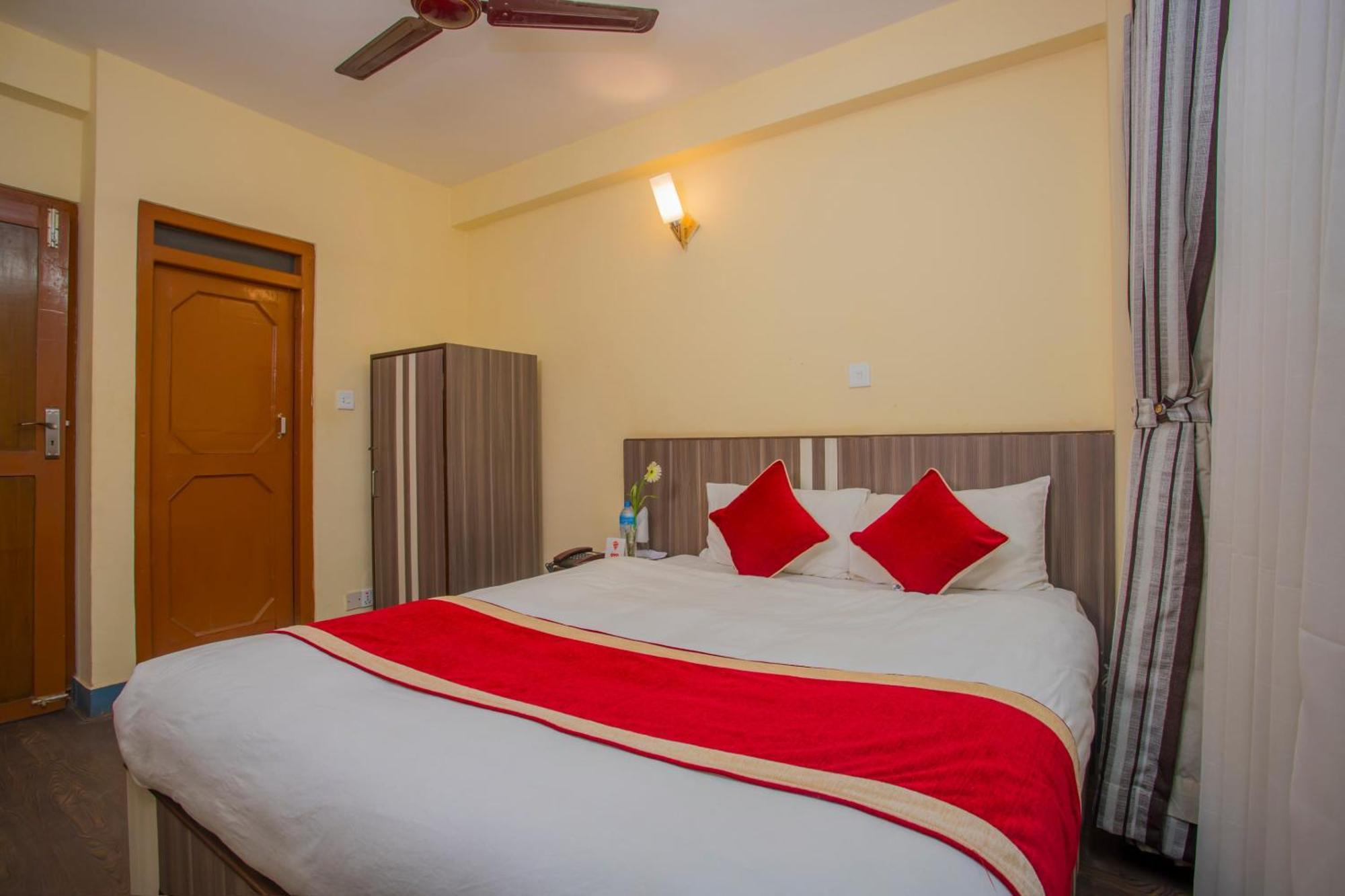 Oyo 297 Hotel Aayam Катманду Екстериор снимка
